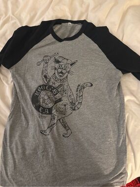 Gray & Black Cat Graphic Raglan Tee by